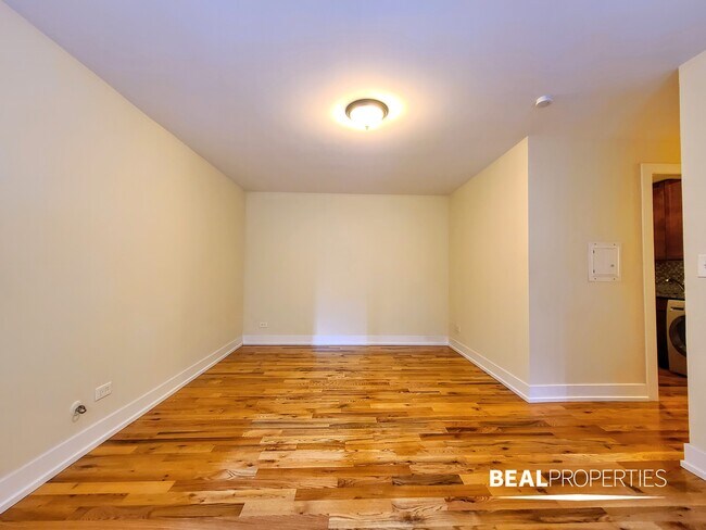 Building Photo - 555 W Arlington Pl