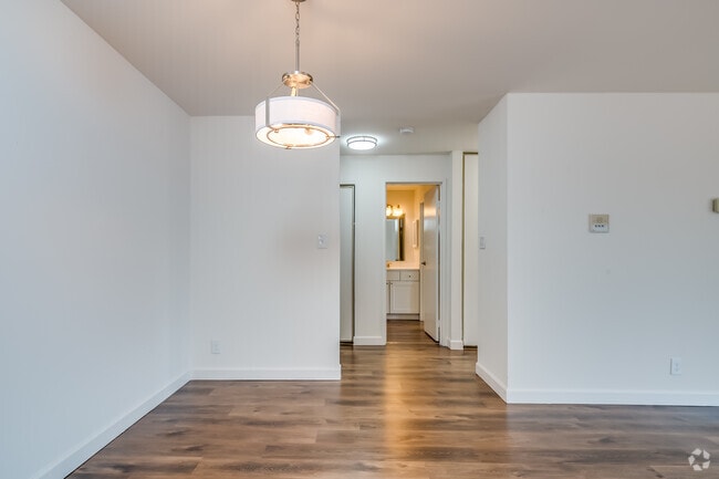 1BR, 1BA - 844SF - Dining Room - Foxcroft Apartments