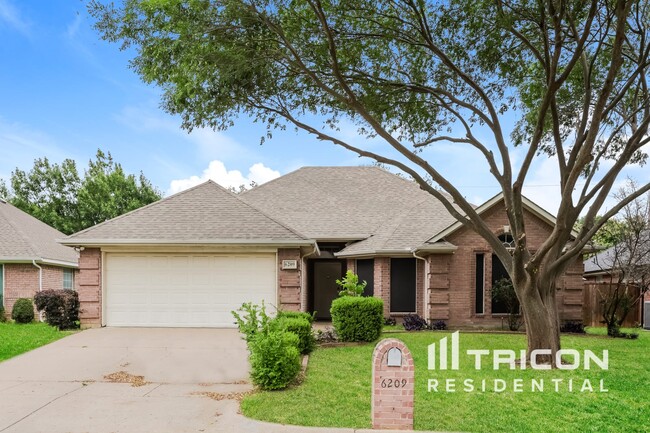 Primary Photo - 6209 Meadowmere Ln