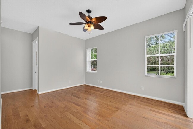 Building Photo - 121 Savona Dr