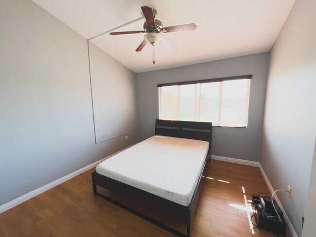 Building Photo - 3915 Nobel Dr