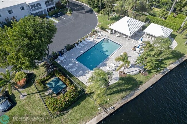 Building Photo - 6319 Bay Club Dr