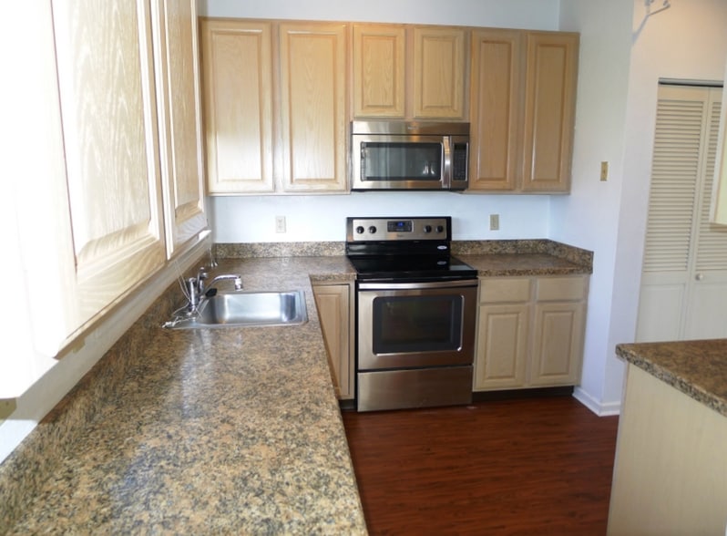 Building Photo - 23 Pheasant Brook Ct