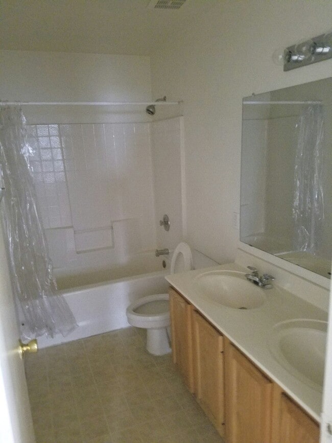 Building Photo - SPACIOUS HOME IN GREAT NORTHWEST LOCATION!