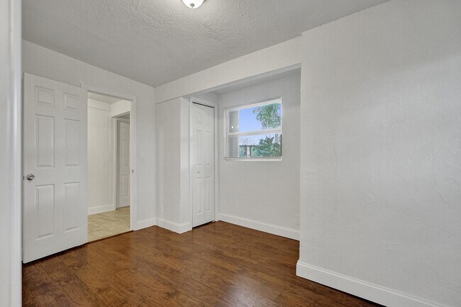 Building Photo - 651 SW 15th St