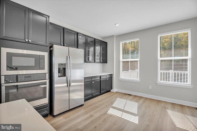 Building Photo - 76 SAND HILLS Dr
