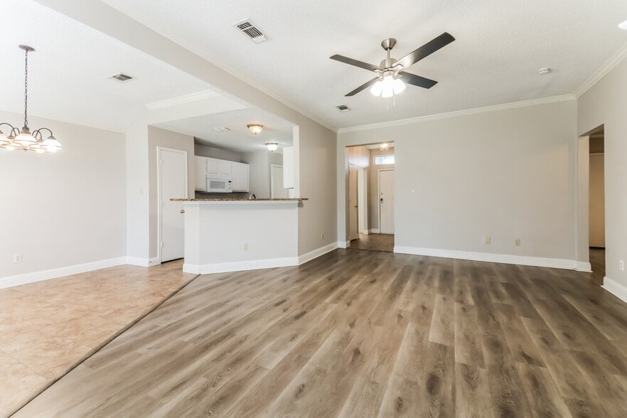 Building Photo - 2524 Park Valley Dr