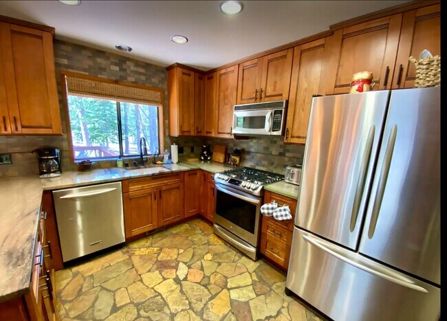Building Photo - 12250 Snowpeak Way