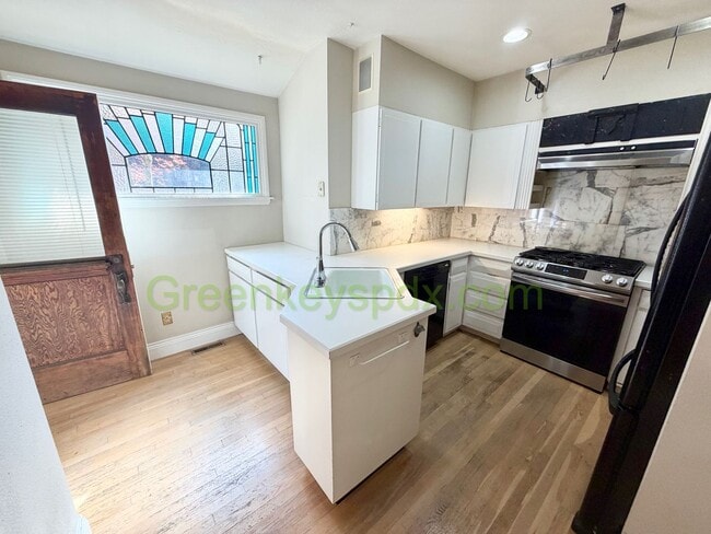 Building Photo - 10197-1136