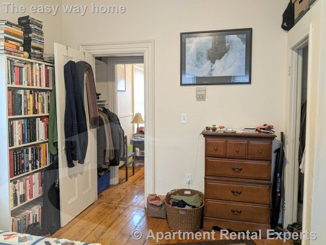 Building Photo - 2 Evergreen Square