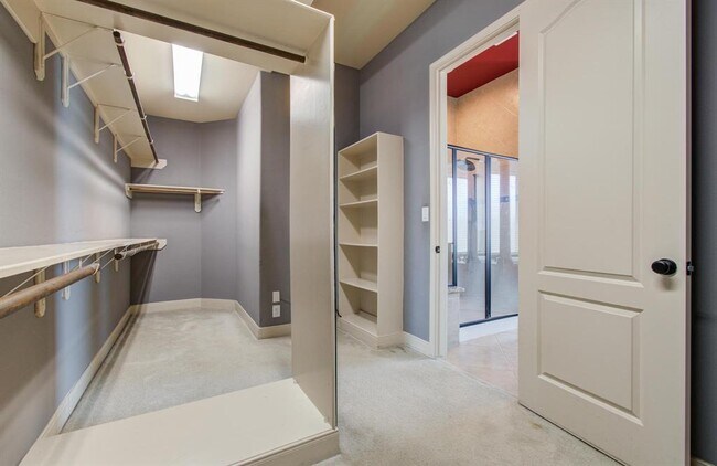 Building Photo - 4203 Scenic Valley Ln