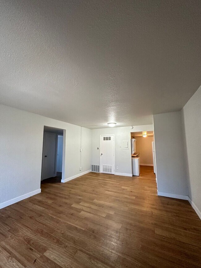 Building Photo - NShields636 (KC-LN-KB)