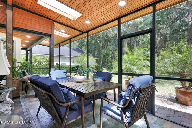 Building Photo - 526 Oakmont Dr
