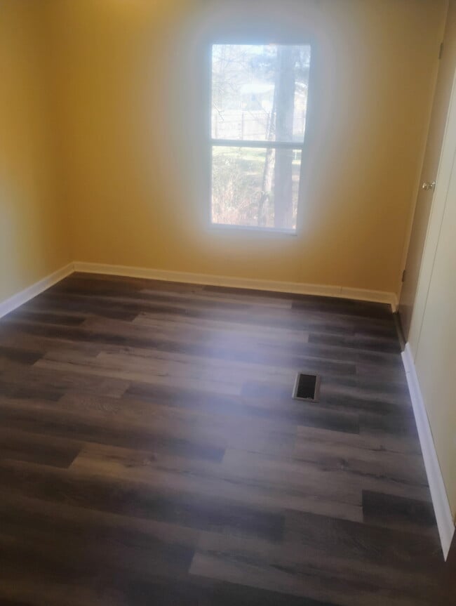 Building Photo - Chris McG 740