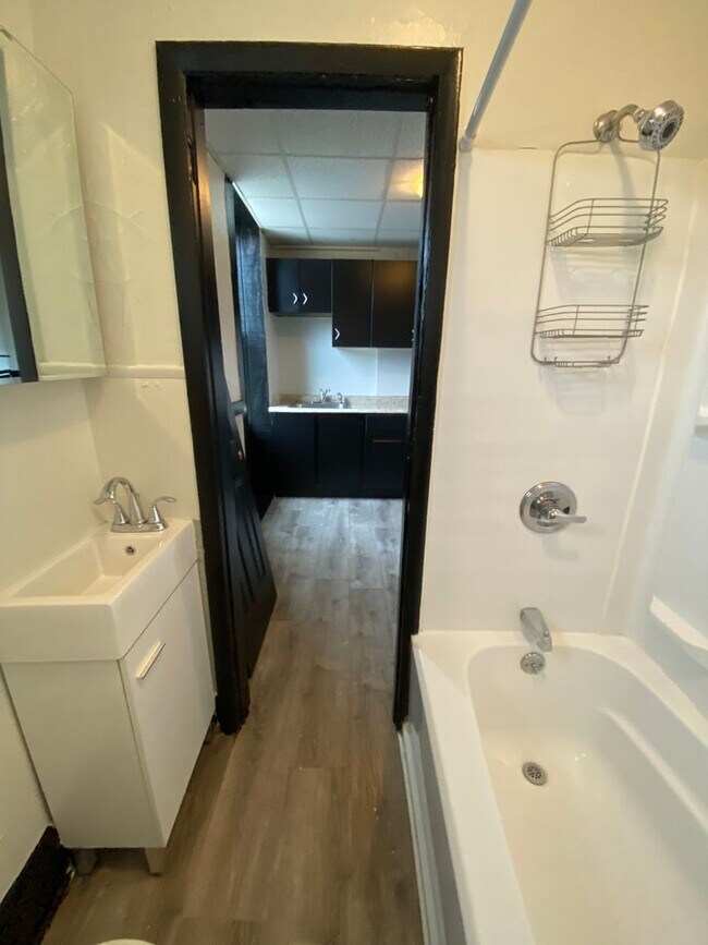 Building Photo - 111-115 Lyell