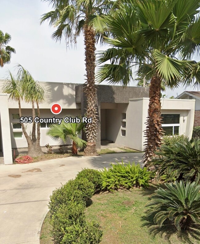 Building Photo - 505 Country Club Rd