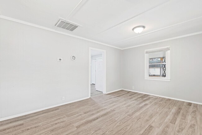 Building Photo - Charming 3BR Ranch Home Minutes from Downtown Smithfield!