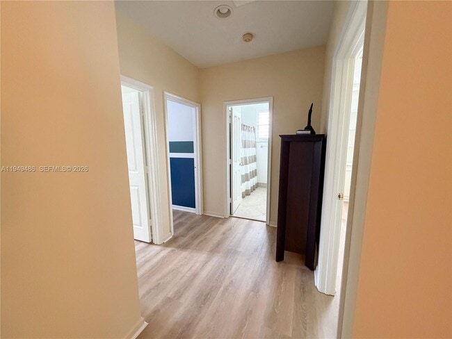 Building Photo - 3279 Huntington