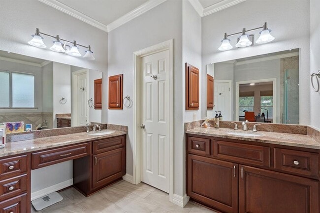 Building Photo - 2812 Cascade Falls Dr