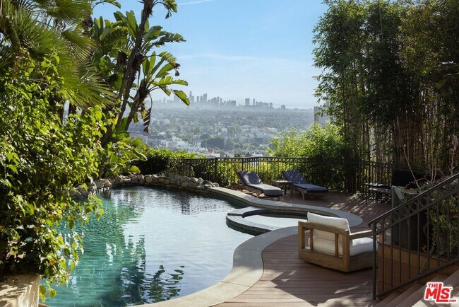 Building Photo - 1427 Kings Rd