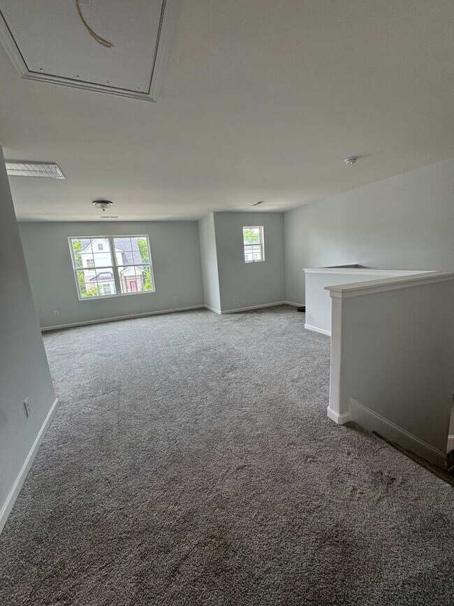 Building Photo - 131 Oasis Dr