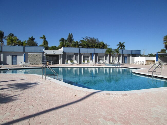 Building Photo - 2731 Barkley Dr W