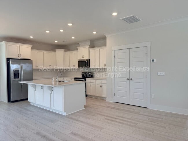 Building Photo - 150 Steppe Wy
