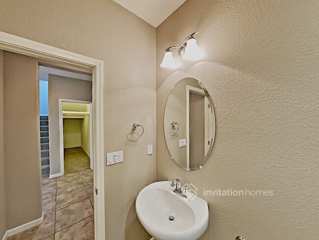 Building Photo - 1234 Landmark Cir