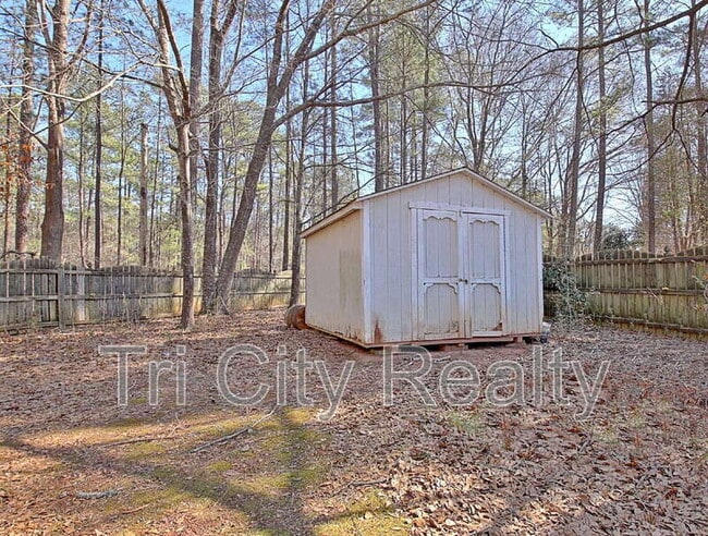 Building Photo - 210 Bella Rosa