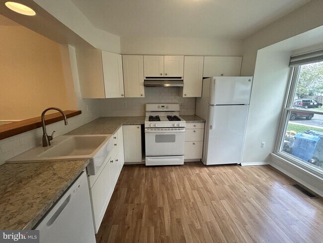 Building Photo - 9536 Melrose Square Way