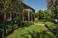 Building Photo - Stunning Colonial Revival in Bixby Knolls