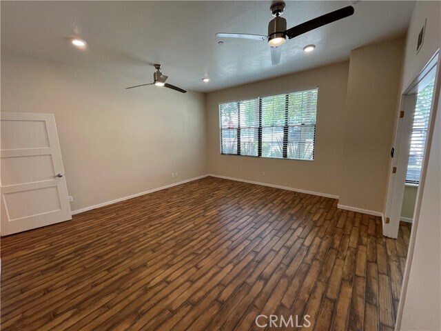 Building Photo - 501 W Maple Ave