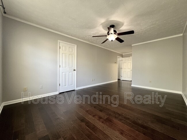 Building Photo - 9735 Hawkdale Ln