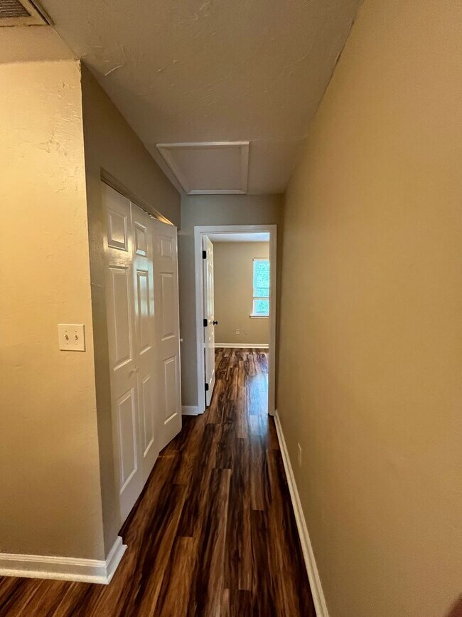 Building Photo - 1569 Jacks Dr
