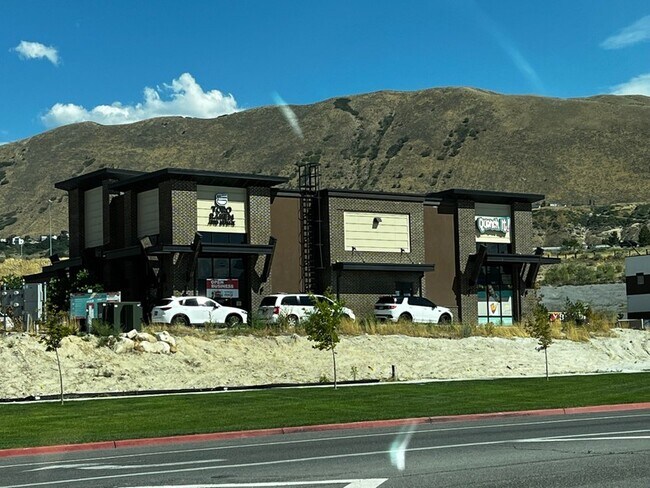 Building Photo - 15083 Gallant Dr