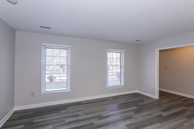 Building Photo - 5117 Chestnut Lake Dr