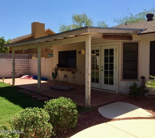 Building Photo - 8878 E Sheena Dr