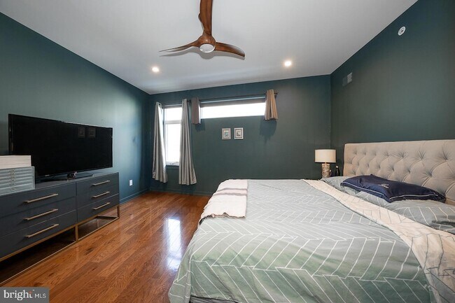 Building Photo - 1326 N Mascher St