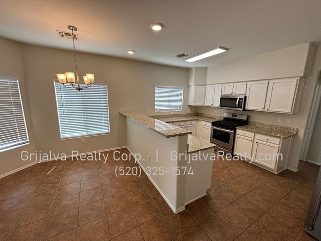 Building Photo - Rancho Sahuarita 3 BD, 2 BA House for Rent...