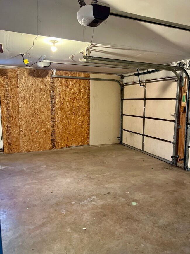 Building Photo - Beautiful Ranch Home in Briargate! Spend t...