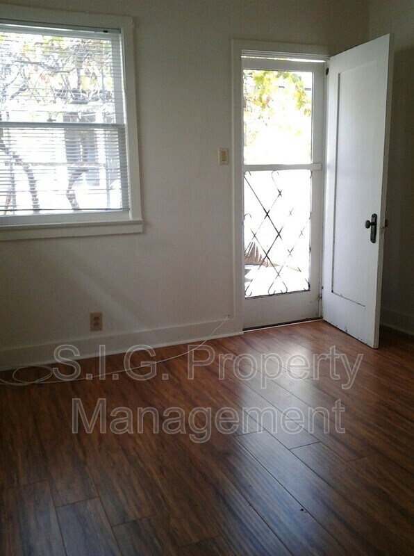 Building Photo - 1230 1/2 Griffith St