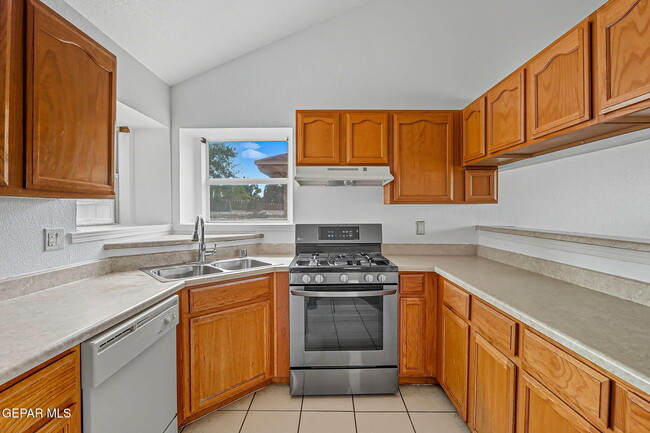 Building Photo - 14336 Puentecillas Dr