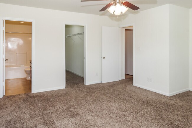 Building Photo - 15230 Mill Valley Dr