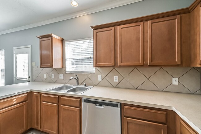 Building Photo - 8726 Old Maple Ln