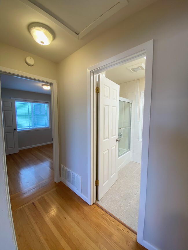 Hallway to bathroom & bedrooms - 601 N Amphlett Blvd