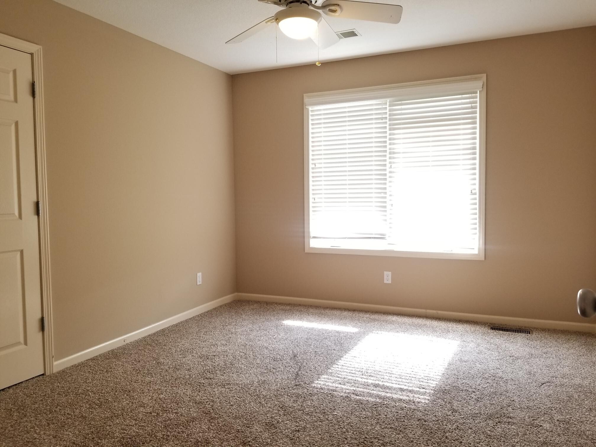 Building Photo - 5701 NE Hidden Meadow Dr