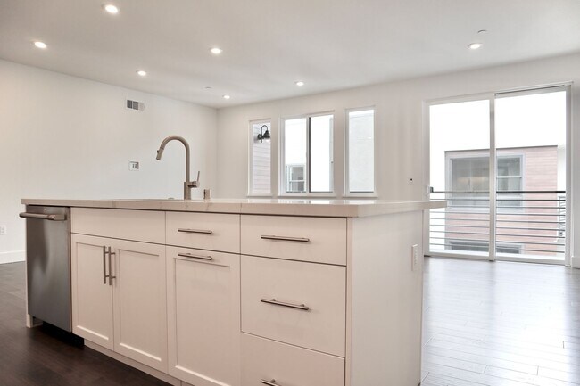 Building Photo - Modern 3-Bed Condo Near Warm Springs/South Fremont BART Station