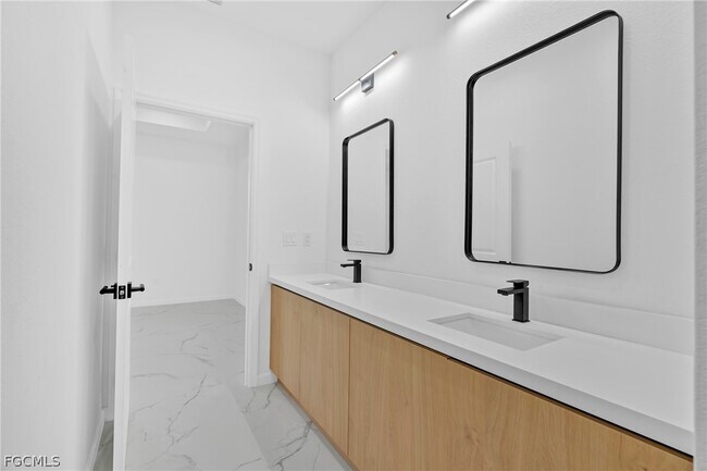 Building Photo - 5231 6th St W