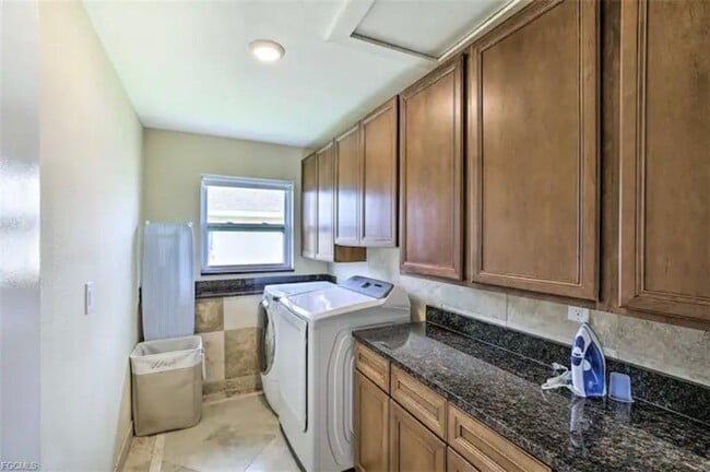 Building Photo - 2806 SW 38th Terrace