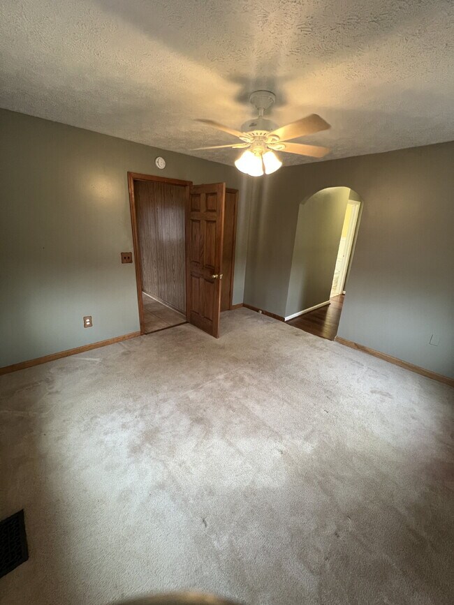 Building Photo - 1244 Mountain View Rd